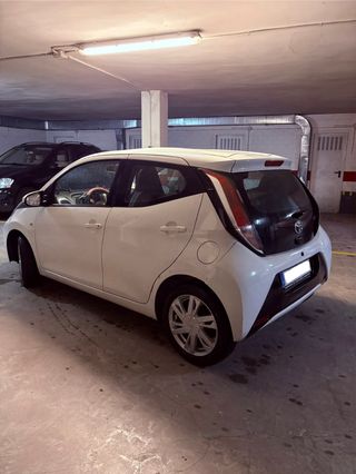 Toyota Aygo Play 2017 | 58.000 km | Cámara | Touch