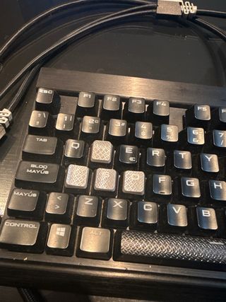 Teclado Corsair K70 LUX RGB