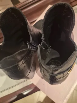 Botas pretas em pele tamanho 37 usadas 3 vezes