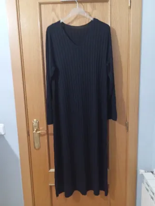 Vestido punto negro escote pico talla única