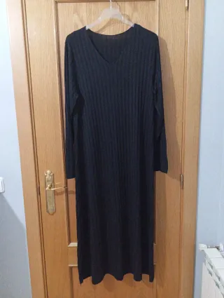 Vestido punto negro escote pico talla única
