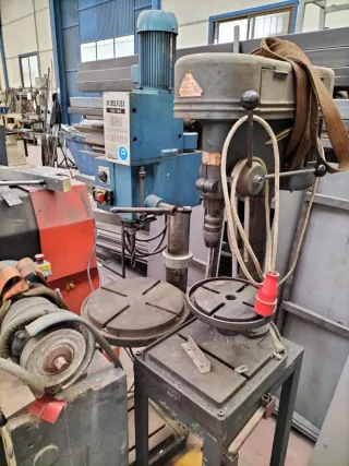 2 Taladros de Pie y 1 Amoladora de Pie