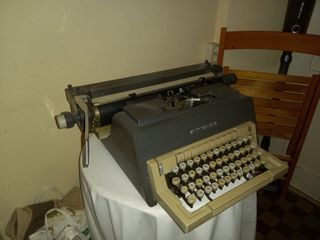 Máquina de escribir Olivetti Linea 98