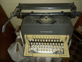 Máquina de escribir Olivetti Linea 98