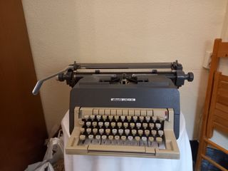 Máquina de escribir Olivetti Linea 98