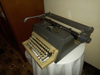 Máquina de escribir Olivetti Linea 98