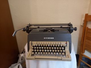 Máquina de escribir Olivetti Linea 98