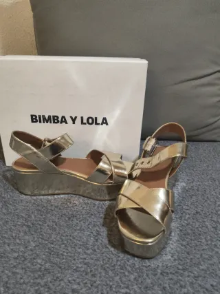 Sandalias doradas Bimba y Lola