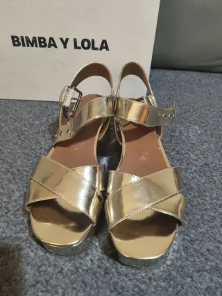 Sandalias doradas Bimba y Lola
