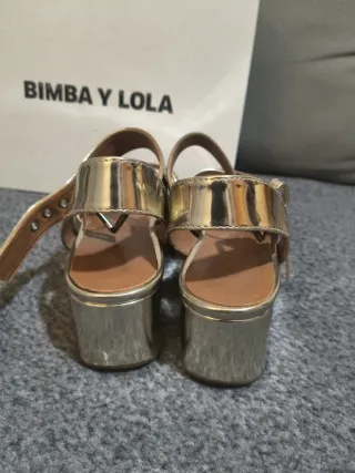 Sandalias doradas Bimba y Lola