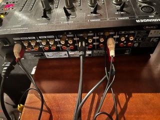 Mesa Mezclas DJ Behringer DJX 750, regalo plato