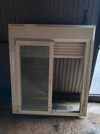 Ventana aluminio con persiana y mosquitera