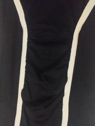 Vestido Negro Coctel con Detalles Blancos