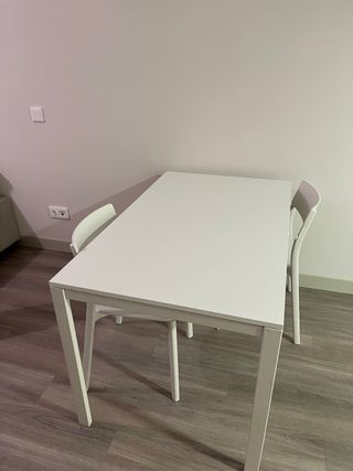 Mesa IKEA MELLTORP + 2 Sillas JANINGE