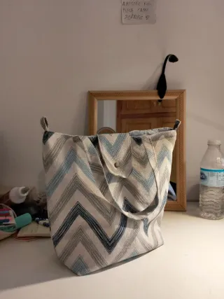 Bolso artesanal zigzag beige y azul