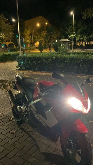 Honda CBR600F4i Sportbike Roja y Negra