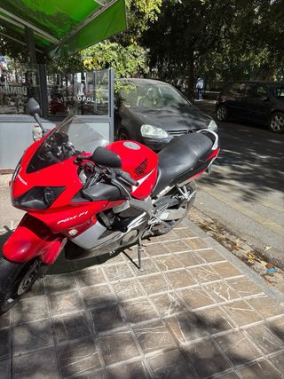 Honda CBR600F4i Sportbike Roja y Negra