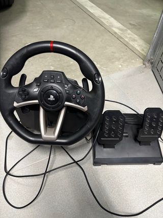Volante Hori PS4 con pedales