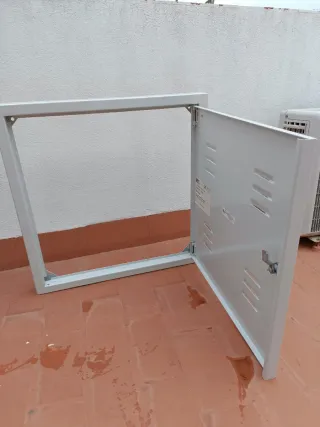 Puerta Metálica Contador Trifásico