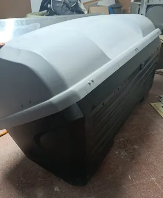 Baúl bola remolque Thule 900 con plataforma