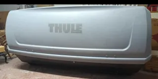 Baúl bola remolque Thule 900 con plataforma