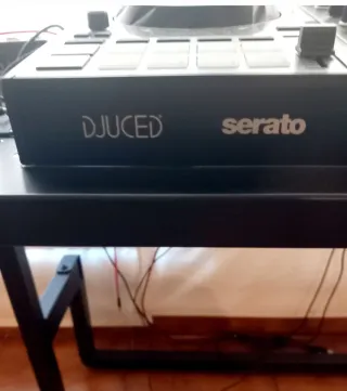 Mesa mezclas Hercules DJ, Micrófono, mesa Quiklok