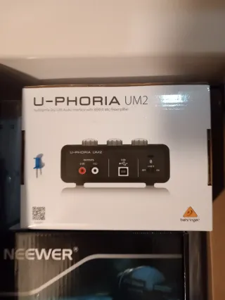 Mesa mezclas Hercules DJ, Micrófono, mesa Quiklok