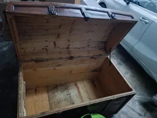 Baúl de madera antiguo