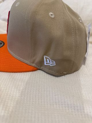Gorra New Era 9FIFTY Snapback Beige y Naranja