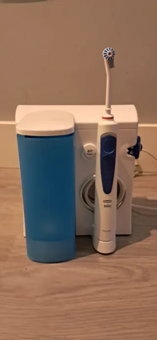 Irrigador bucal eléctrico