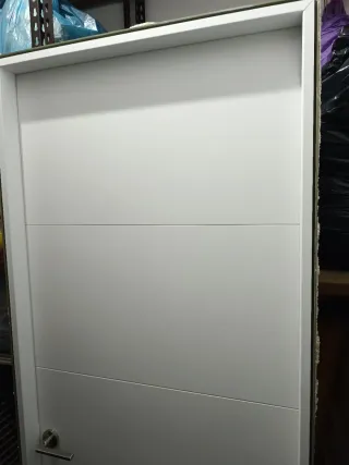 Puerta lacada blanca moderna