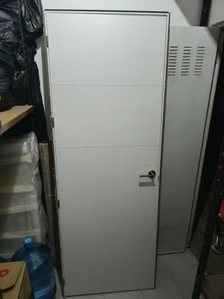Puerta lacada blanca moderna