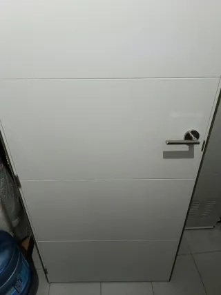 Puerta lacada blanca moderna