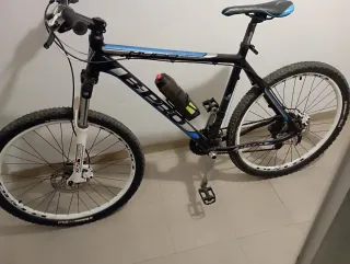 Patinete eléctrico y bicicleta