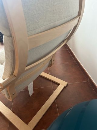 Mecedora Poang de madera con tela gris Ikea