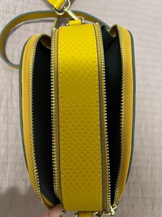 Bolso amarillo tipo bandolera