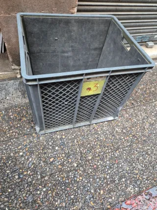 Cajas de plástico grises