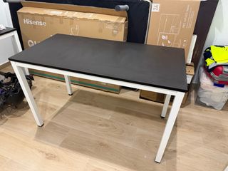 Mesa de oficina moderna madera y metal