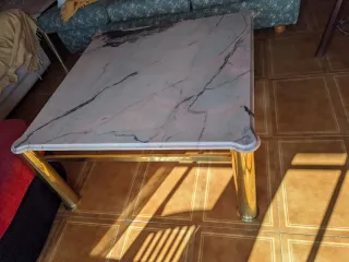 Dos mesas de centro mármol rosado veteado.