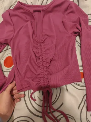Camiseta fucsia manga larga fruncida