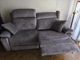 Sofá de tela gris