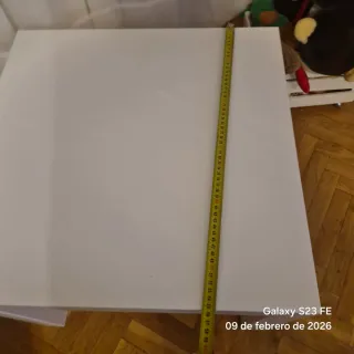 Mesa auxiliar cuadrada lacada en blanco