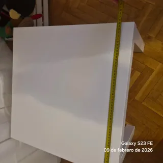 Mesa auxiliar cuadrada lacada en blanco