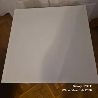 Mesa auxiliar cuadrada lacada en blanco