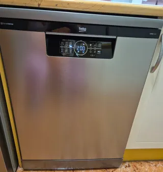 Mesa y sillas de comedor. URGENTE