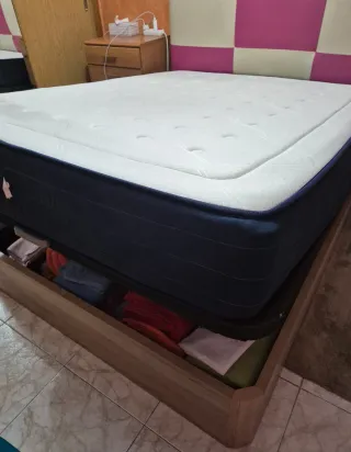 Mesa y sillas de comedor. URGENTE