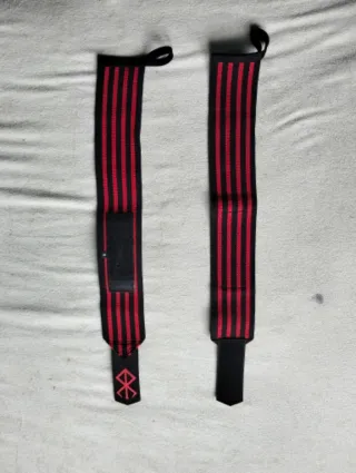 Muñequeras Berserk Rayas Rojas y Negras