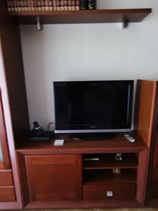 Mueble de comedor madera y cristal