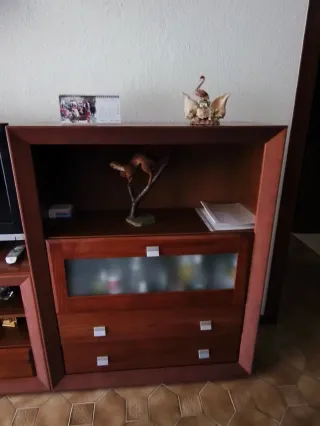 Mueble de comedor madera y cristal