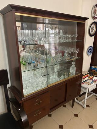 Mueble Comedor mesa, aparador, vitrina y espejo